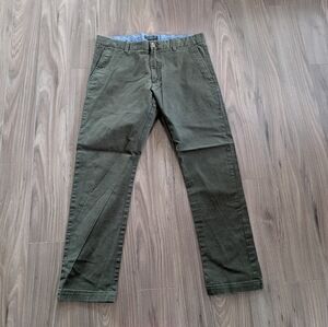 Banana Republic Men's Fulton Cargo Olive Green Pants (Size 34 X 27?)